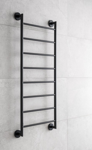 Radiátor Niklas | černá mat | 657 x 1462 | el.připojení vpravo